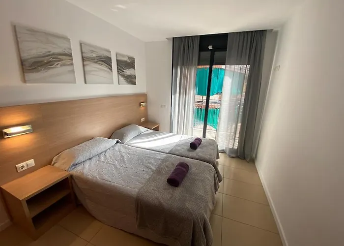 Koyo - Modern With Parking And Swimming Pool For 6p