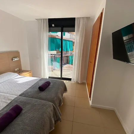 شقة Koyo - Modern With Parking And Swimming Pool For 6p